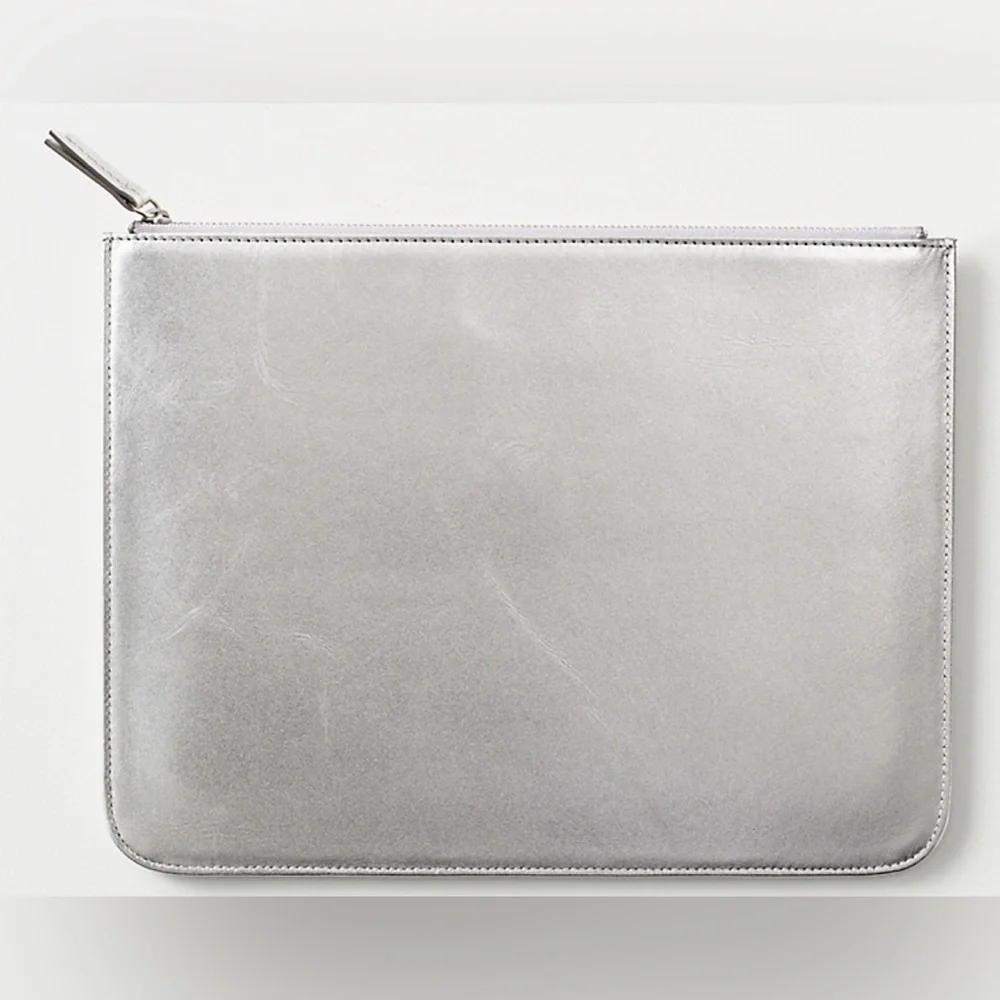 METALLIC LEATHER POUCH FOR IPAD® - SILVER- Mini